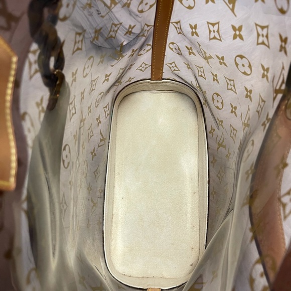 Sac Ambre Monogram MM Vinyl Tote Bag - Picture 7 of 16